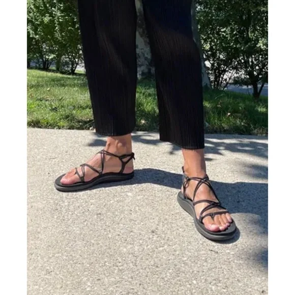 NEW TEVA Women's Voya Infinity Sandal Black Strappy Comfortable Size 9 - Picture 6 of 16